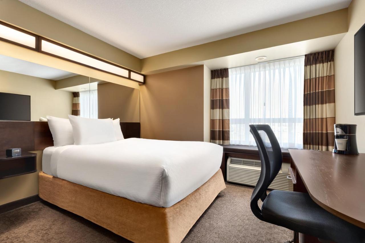 Microtel Inn And Suites By Wyndham Weyburn Exterior foto