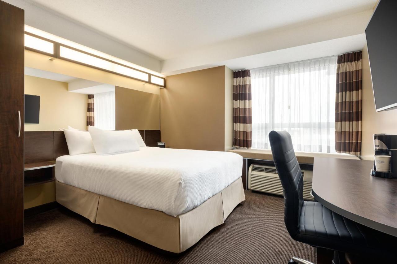Microtel Inn And Suites By Wyndham Weyburn Exterior foto